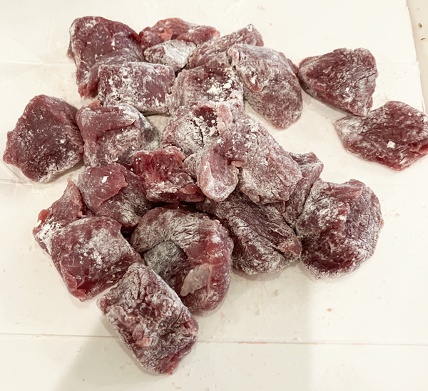 鹿肉 ふるさと納税 外モモ 煮込み カット 小麦粉