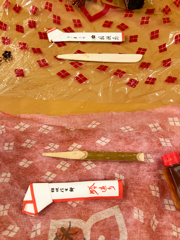 プレミアム桔梗信玄餅吟造り　比較　爪楊枝