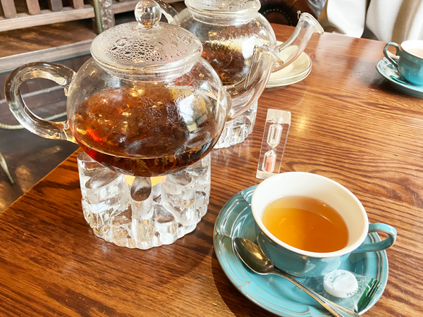 PENNY LANE つくば店　ペニーレイン メニュー　アールグレイ　注文端末： エシレバター・カルピスバターもあるぞ！
紅茶（アールグレイ）： ペニーレインつくば店の紅茶。大きなポットで保温されており長く楽しめるのが嬉しい。