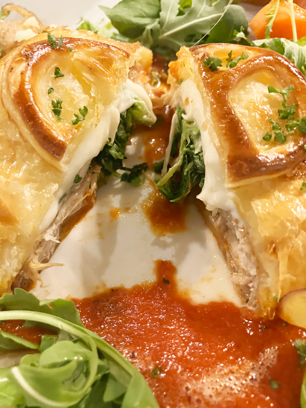 11_PENNY_LANEつくば　茨城地養鶏のモッツアレラパイ包み