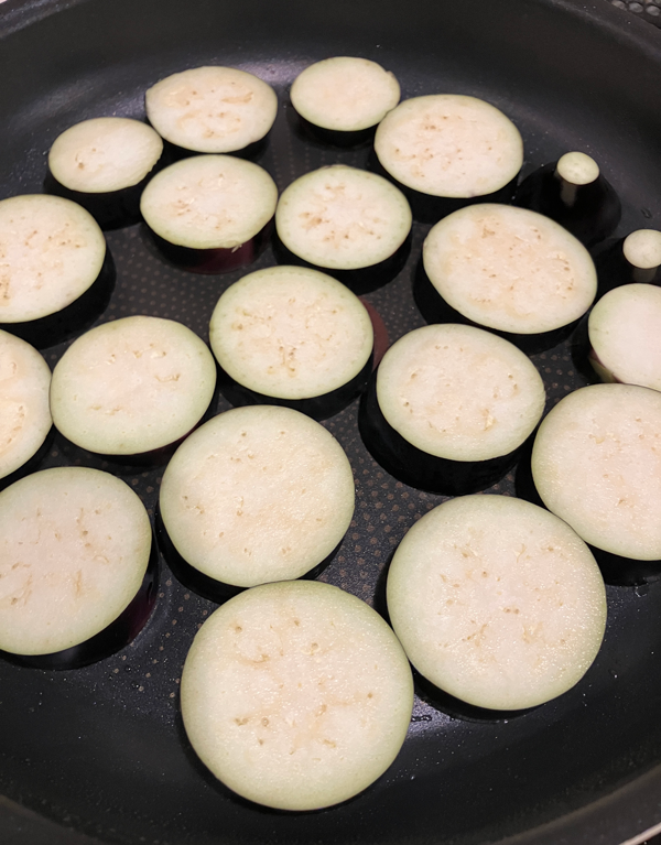 大葉ジェノベーゼソースのナスカルパッチョ