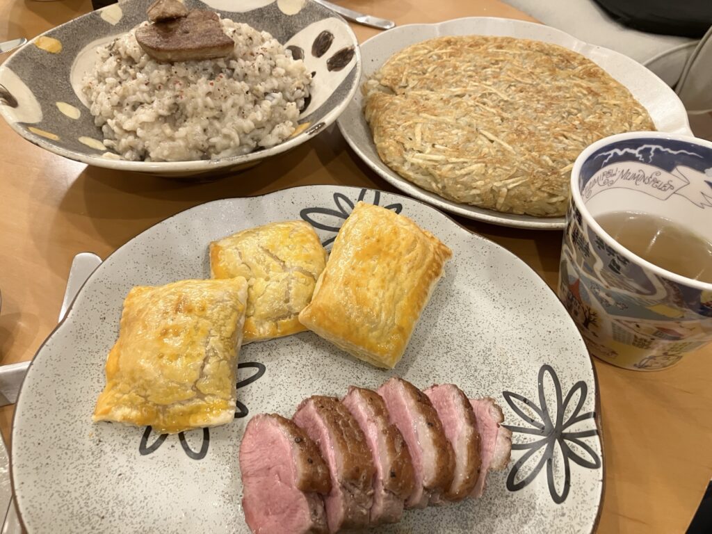フォアグラリゾット ミートパイ フォアグラパイ包み焼き 鴨肉ロースト 今金男爵いものガレット ミョウガコンソメスープ